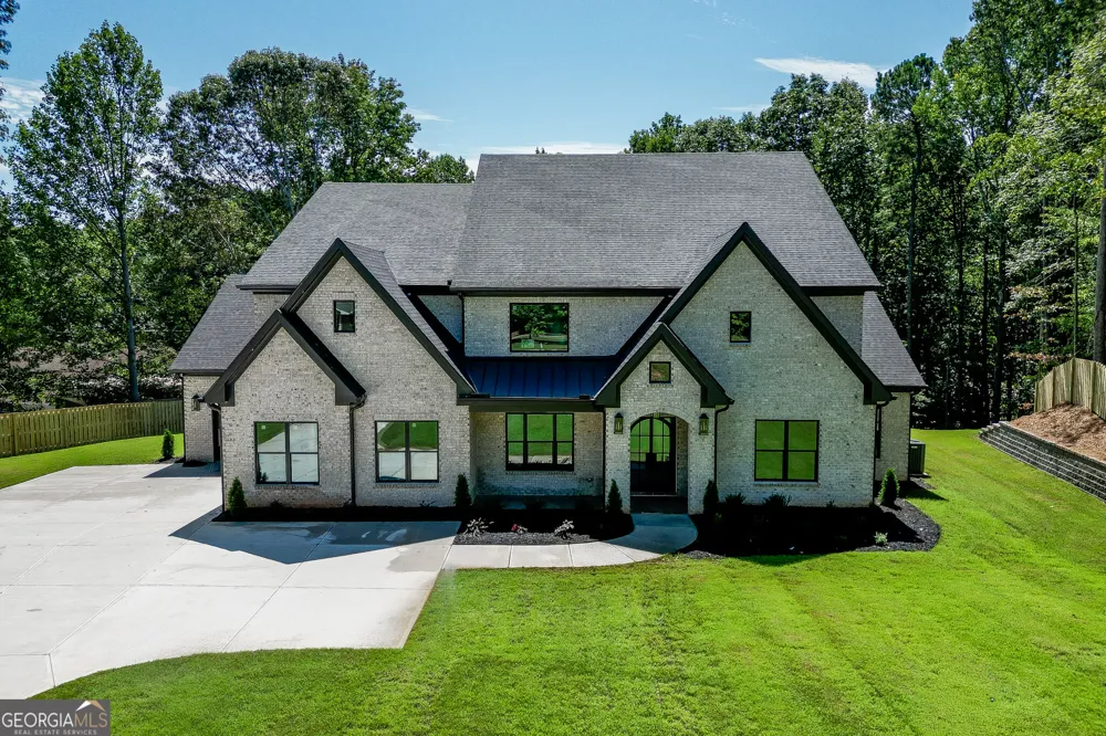 5222 L J Martin DR Gainesville, GA 30507