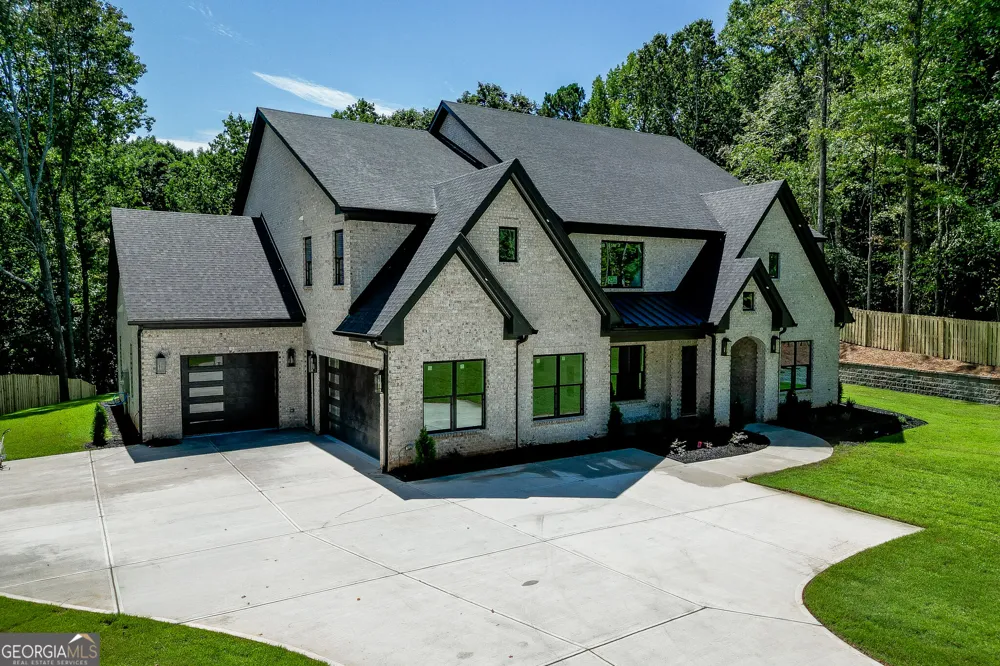 5222 L J Martin DR Gainesville, GA 30507
