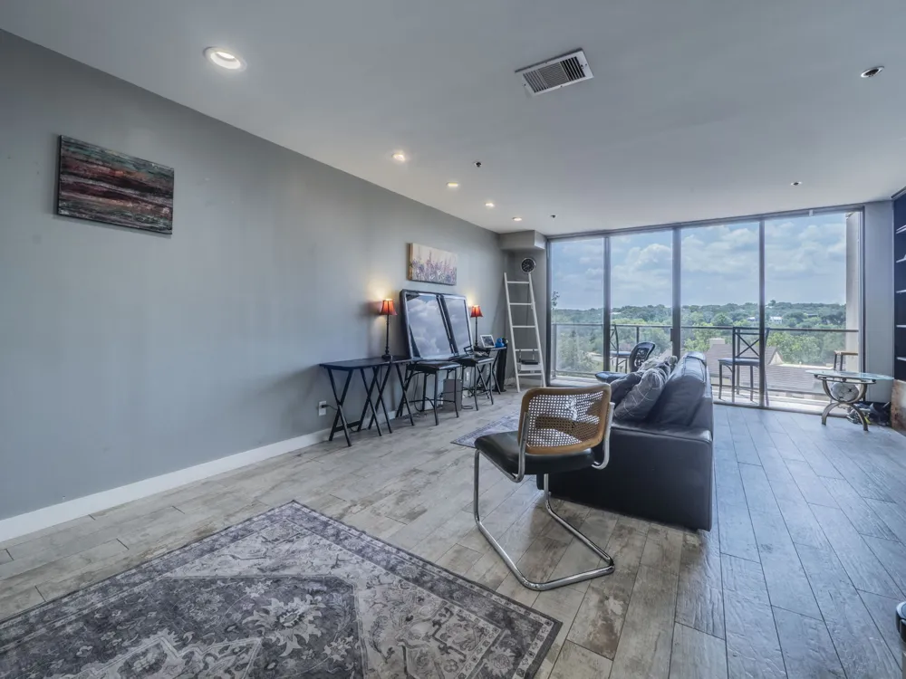 40 Interstate 35 Highway #4A4 Austin, TX 78701