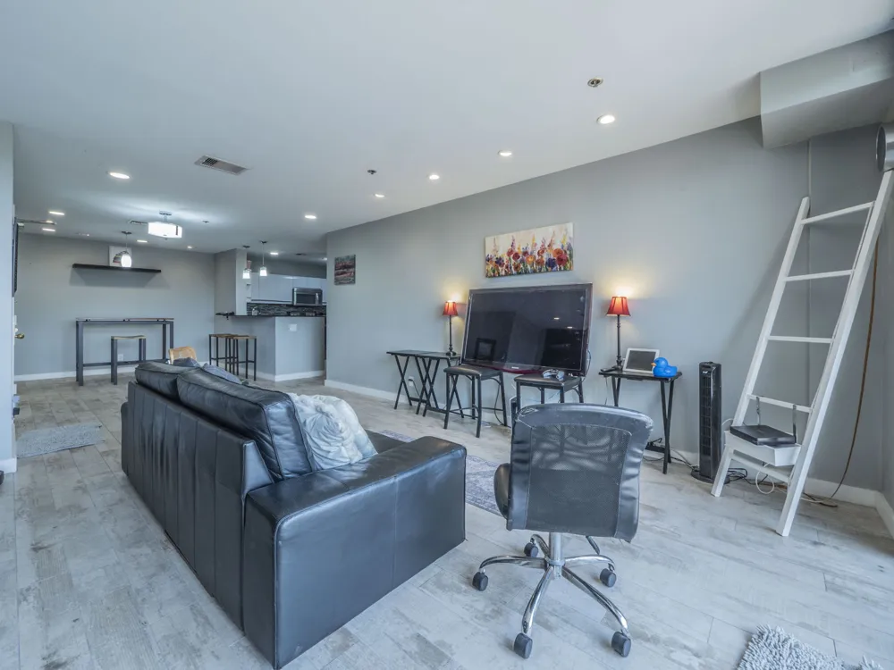 40 Interstate 35 Highway #4A4 Austin, TX 78701