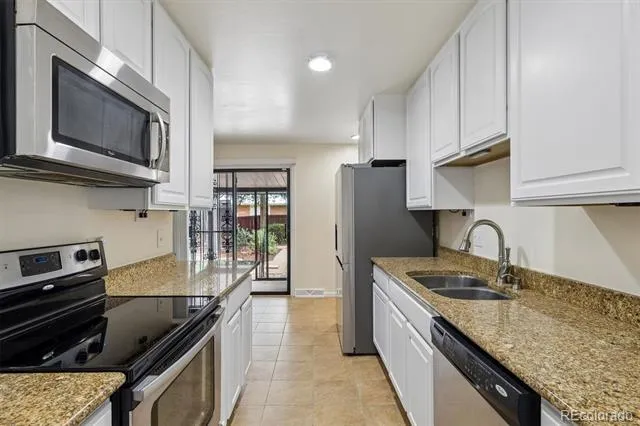 372 Lima Street Aurora, CO 80010