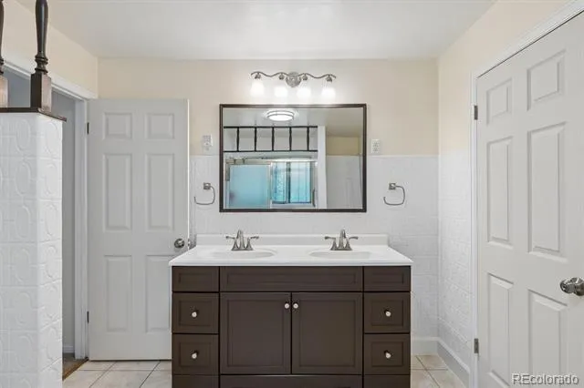 372 Lima Street Aurora, CO 80010