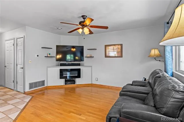 2339 W Hillside Avenue Englewood, CO 80110