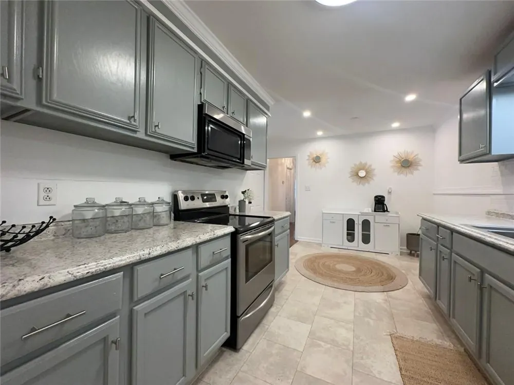 2498 Lakewood Drive Kennesaw, GA 30152