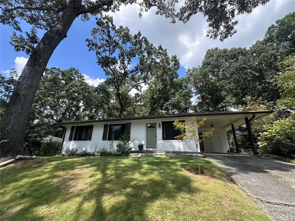 2498 Lakewood Drive Kennesaw, GA 30152