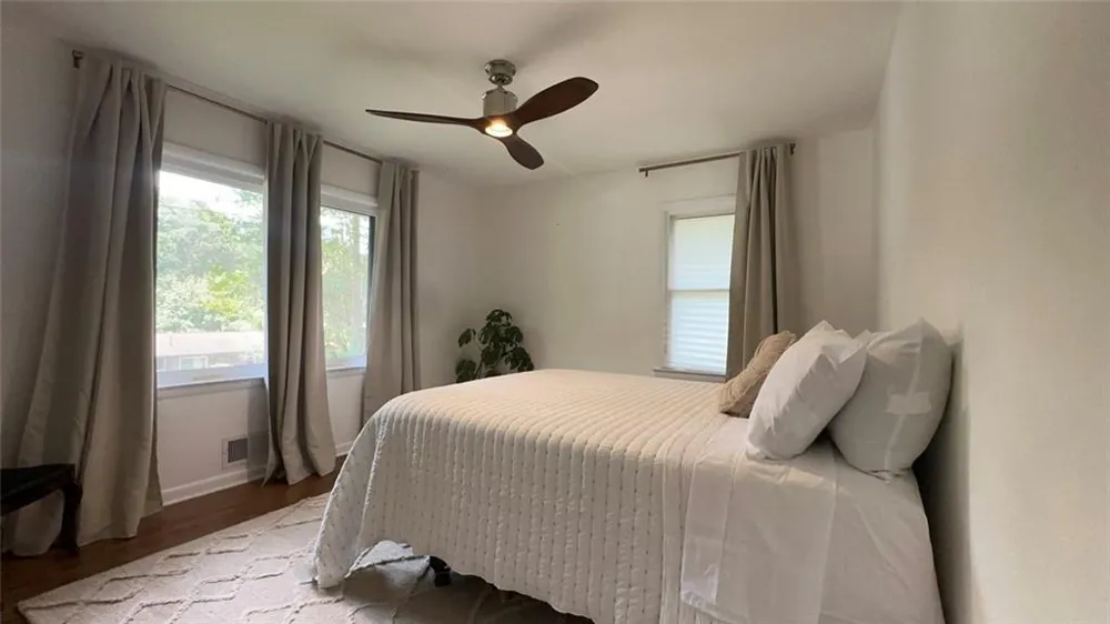 2498 Lakewood Drive Kennesaw, GA 30152