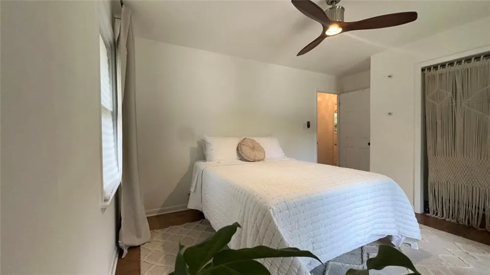 2498 Lakewood Drive Kennesaw, GA 30152