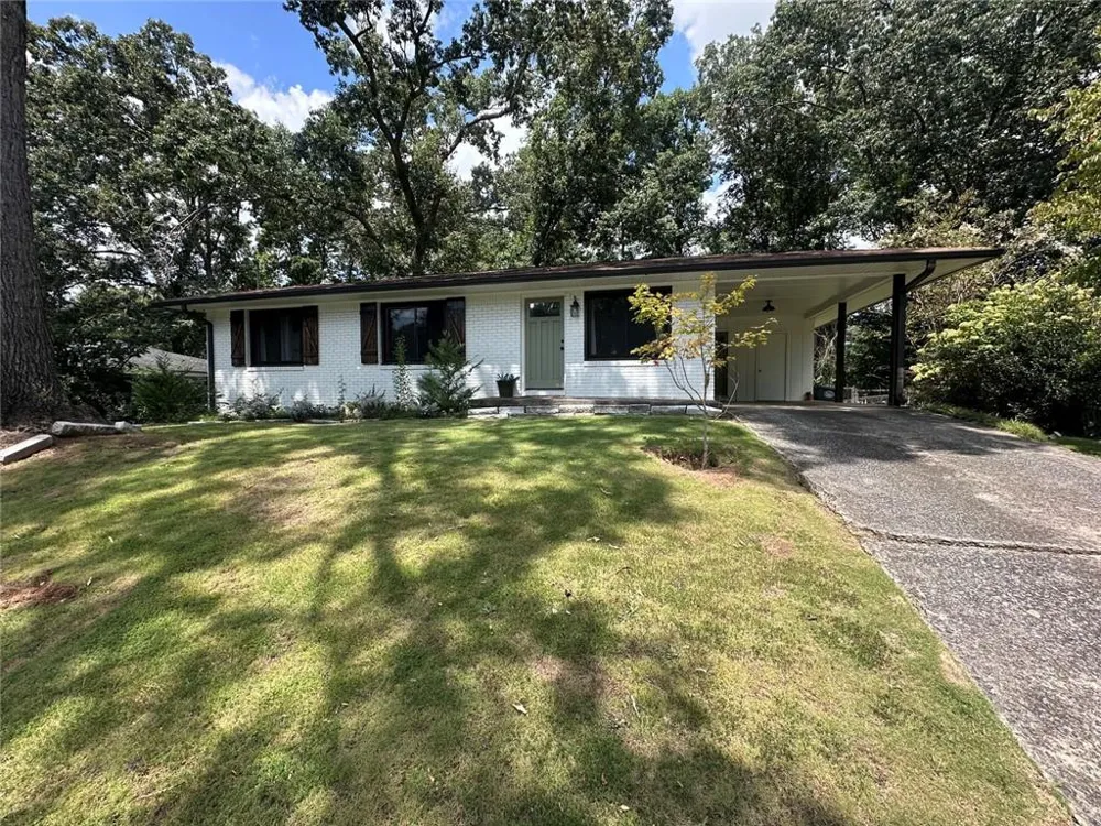 2498 Lakewood Drive Kennesaw, GA 30152