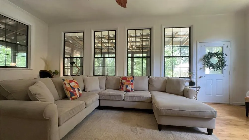 2498 Lakewood Drive Kennesaw, GA 30152