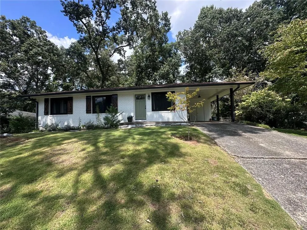 2498 Lakewood Drive Kennesaw, GA 30152