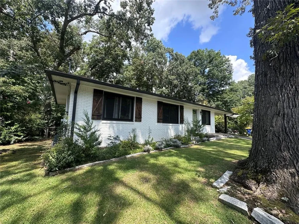 2498 Lakewood Drive Kennesaw, GA 30152