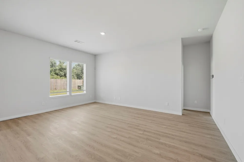 1568 Elm Court Angleton, TX 77515