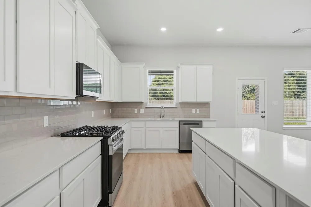 1568 Elm Court Angleton, TX 77515