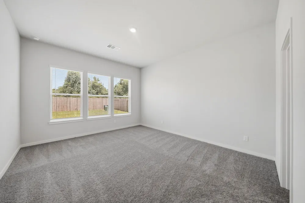 1568 Elm Court Angleton, TX 77515