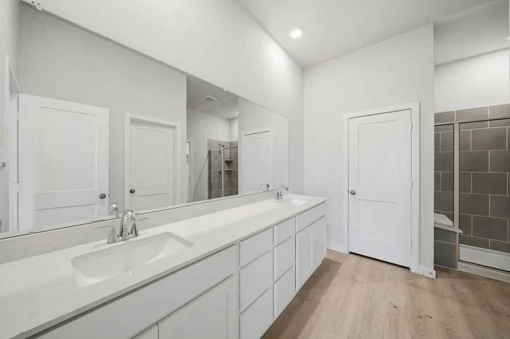 1568 Elm Court Angleton, TX 77515