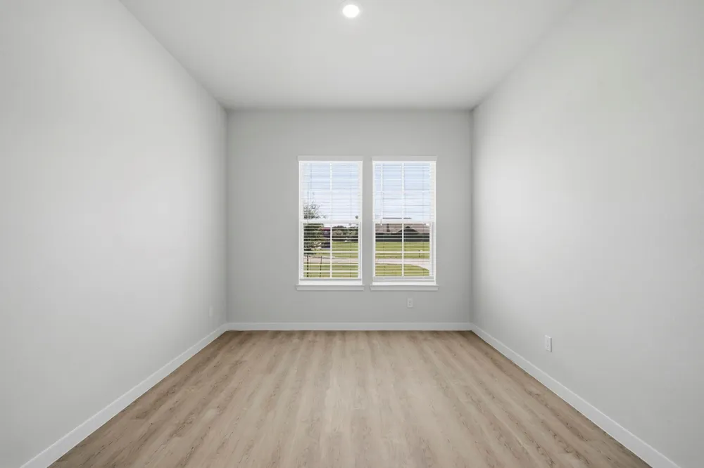 1568 Elm Court Angleton, TX 77515