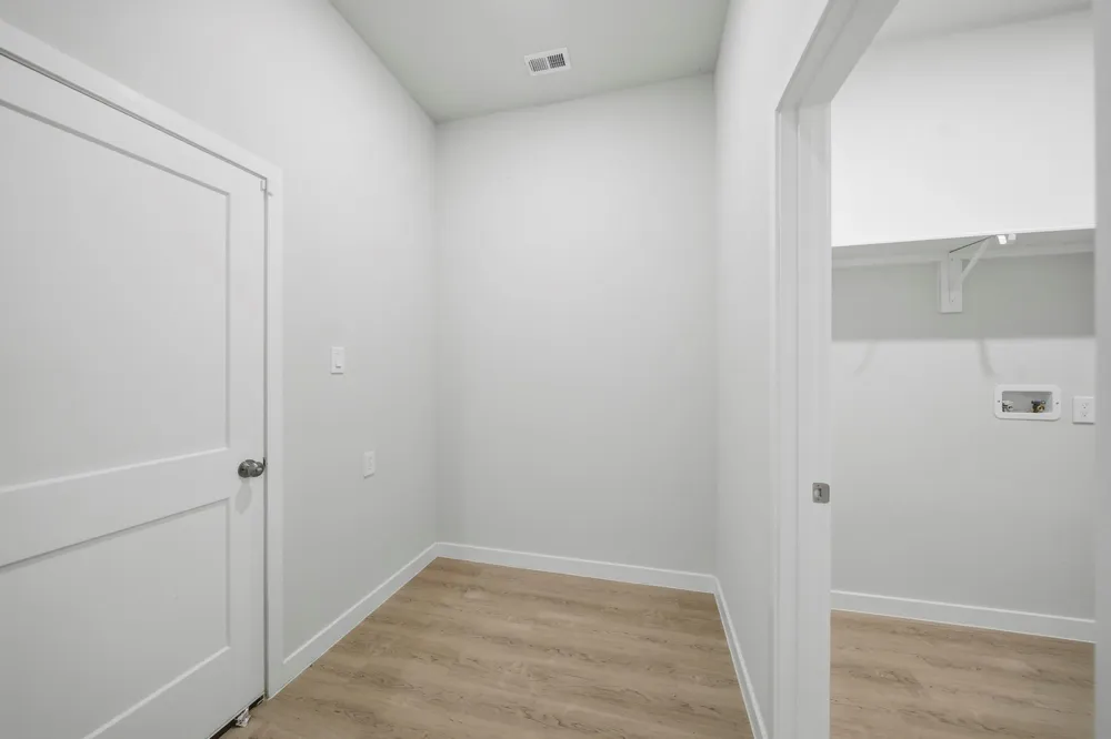 1568 Elm Court Angleton, TX 77515