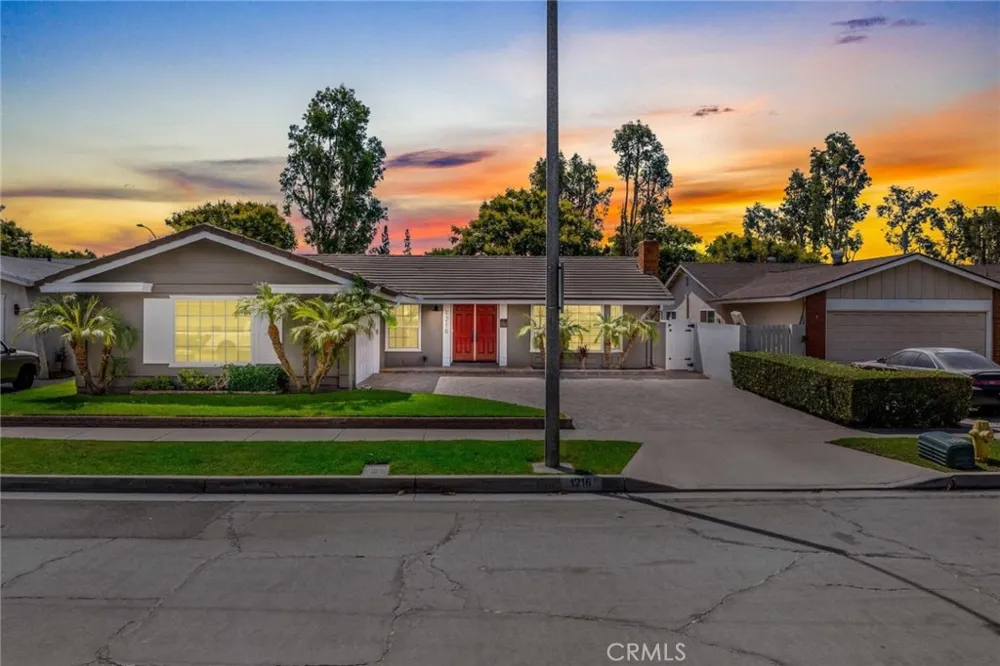 1216 E Clifpark Way Anaheim, CA 92805