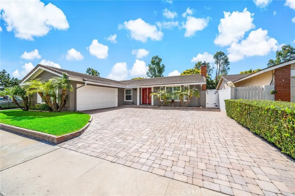 1216 E Clifpark Way Anaheim, CA 92805