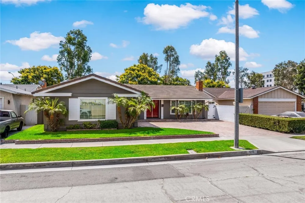 1216 E Clifpark Way Anaheim, CA 92805