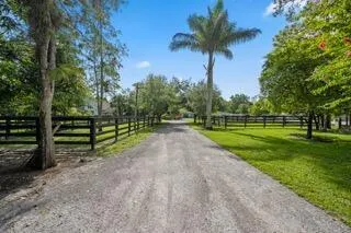 708 Rambling Drive Circle #~ Barn & Apartment Wellington, FL 33414