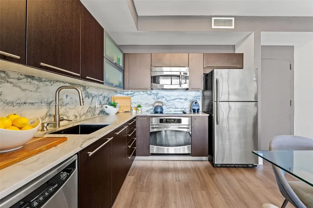 90 SW 3rd St #1506 Miami, FL 33130