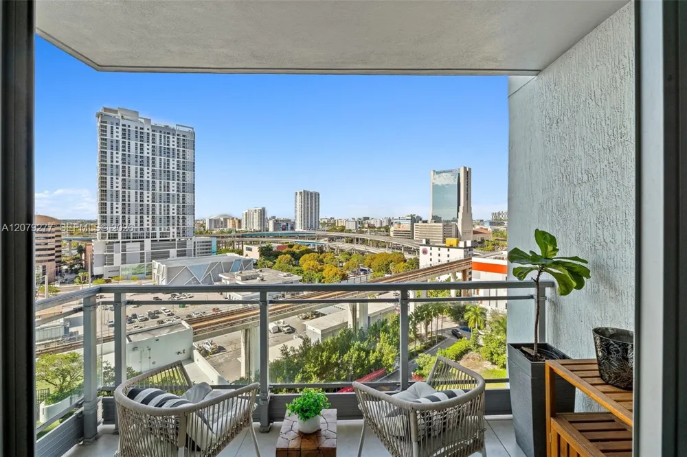 90 SW 3rd St #1506 Miami, FL 33130