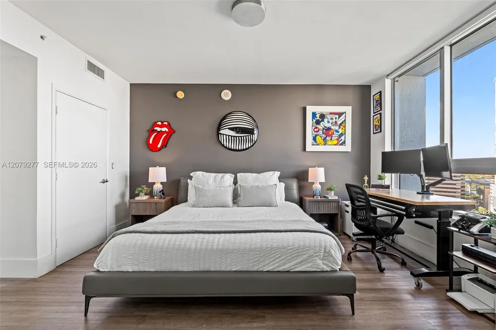 90 SW 3rd St #1506 Miami, FL 33130