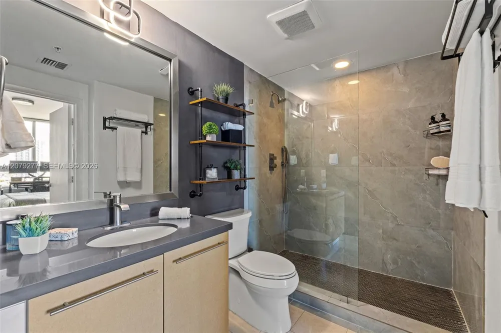 90 SW 3rd St #1506 Miami, FL 33130