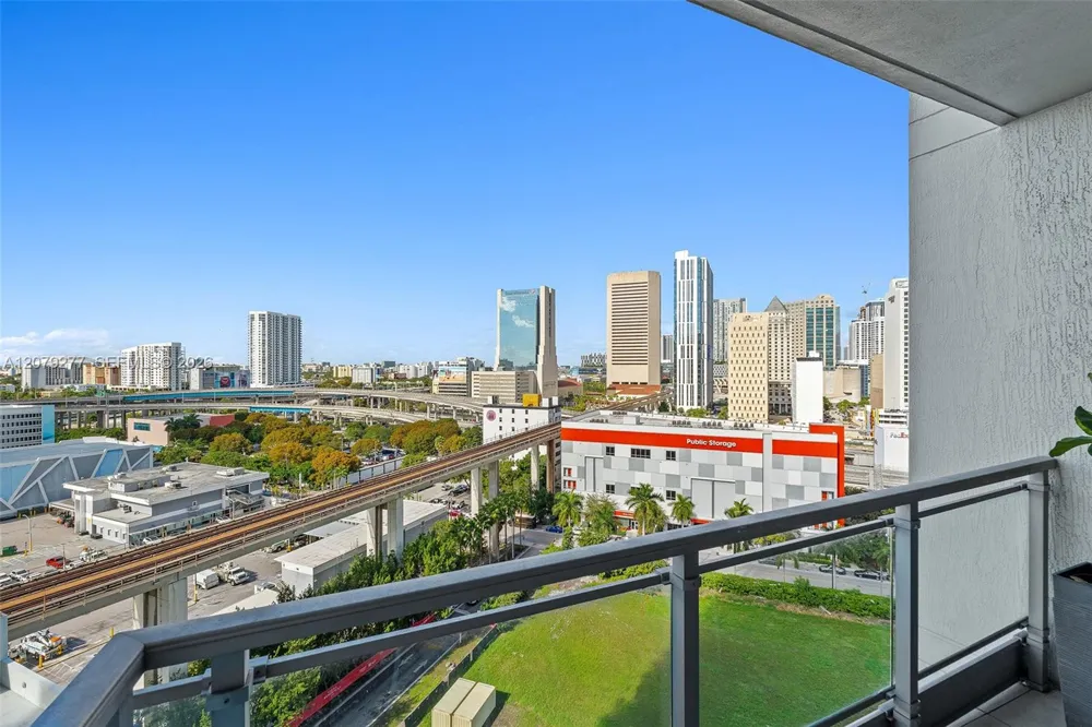 90 SW 3rd St #1506 Miami, FL 33130