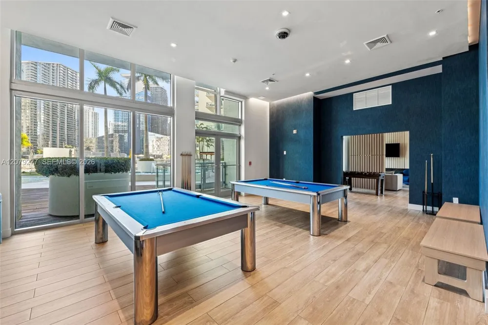 90 SW 3rd St #1506 Miami, FL 33130