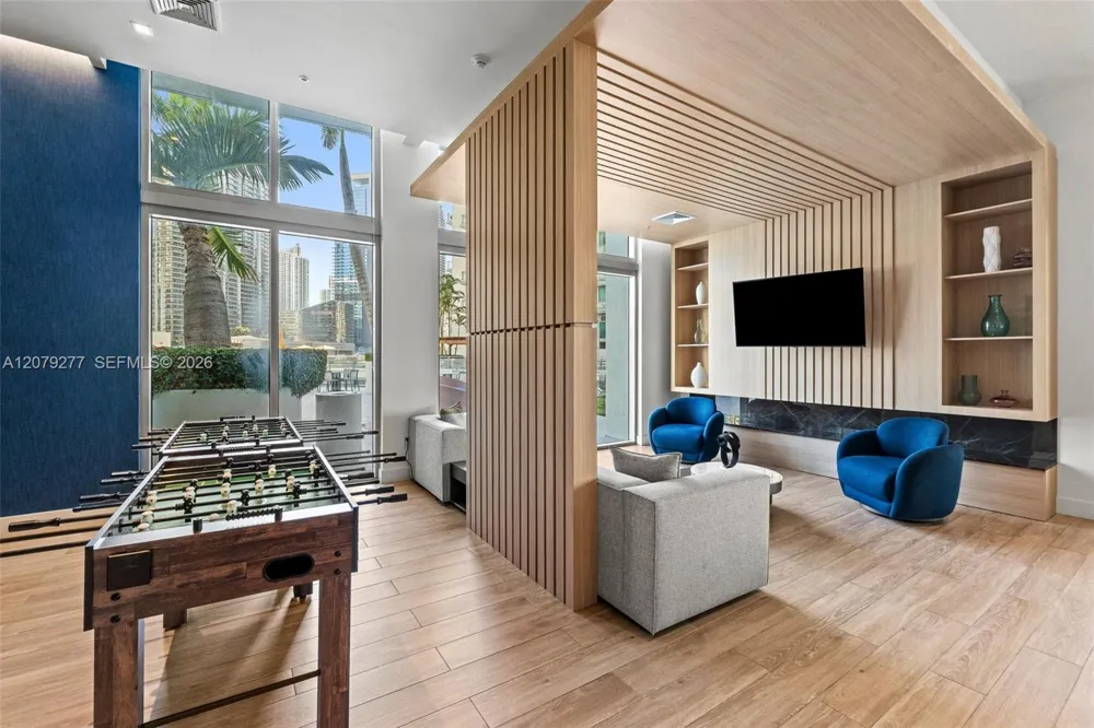 90 SW 3rd St #1506 Miami, FL 33130