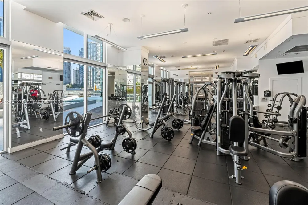 90 SW 3rd St #1506 Miami, FL 33130