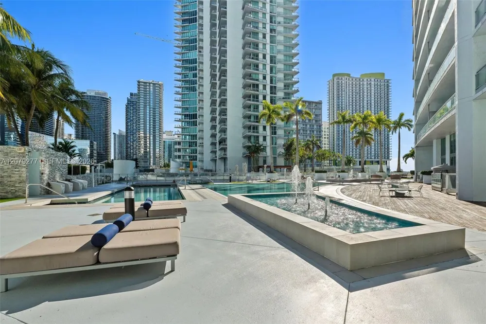 90 SW 3rd St #1506 Miami, FL 33130