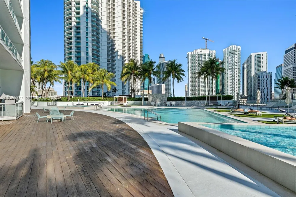 90 SW 3rd St #1506 Miami, FL 33130
