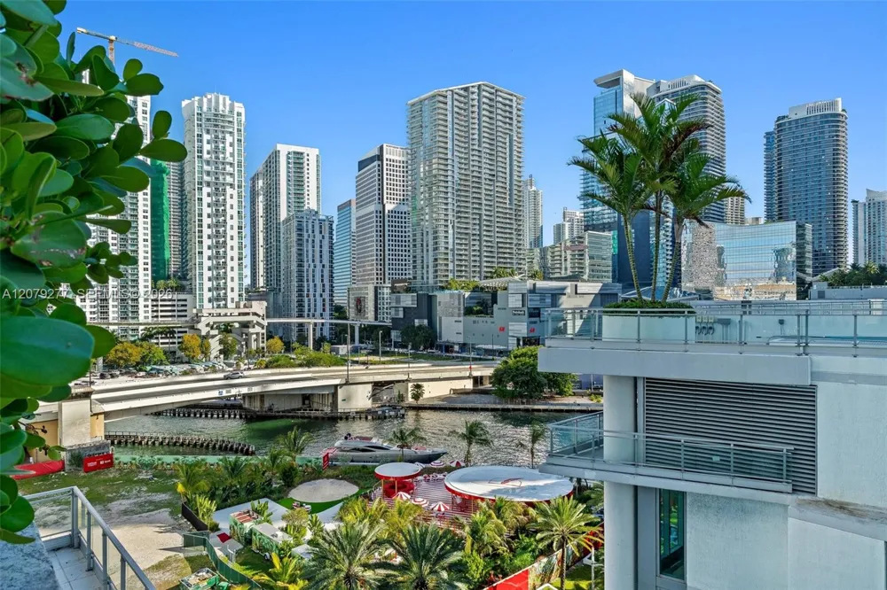 90 SW 3rd St #1506 Miami, FL 33130