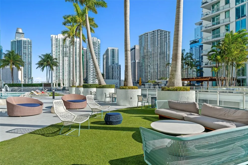 90 SW 3rd St #1506 Miami, FL 33130