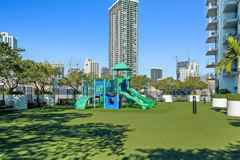 90 SW 3rd St #1506 Miami, FL 33130