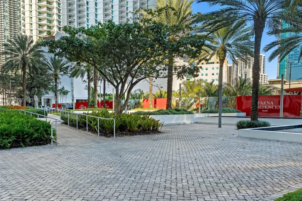 90 SW 3rd St #1506 Miami, FL 33130