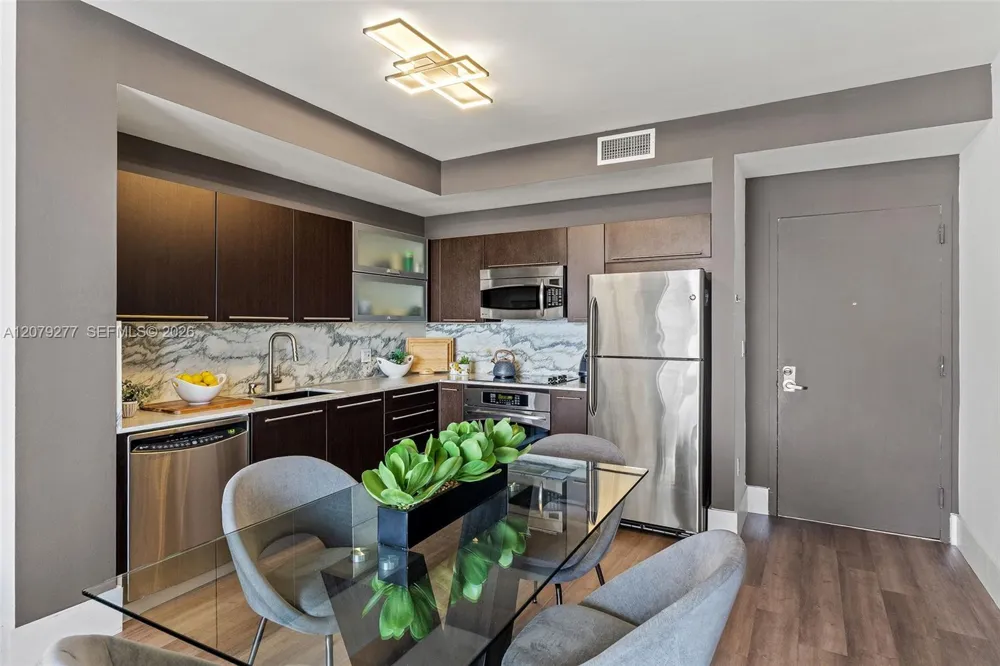 90 SW 3rd St #1506 Miami, FL 33130