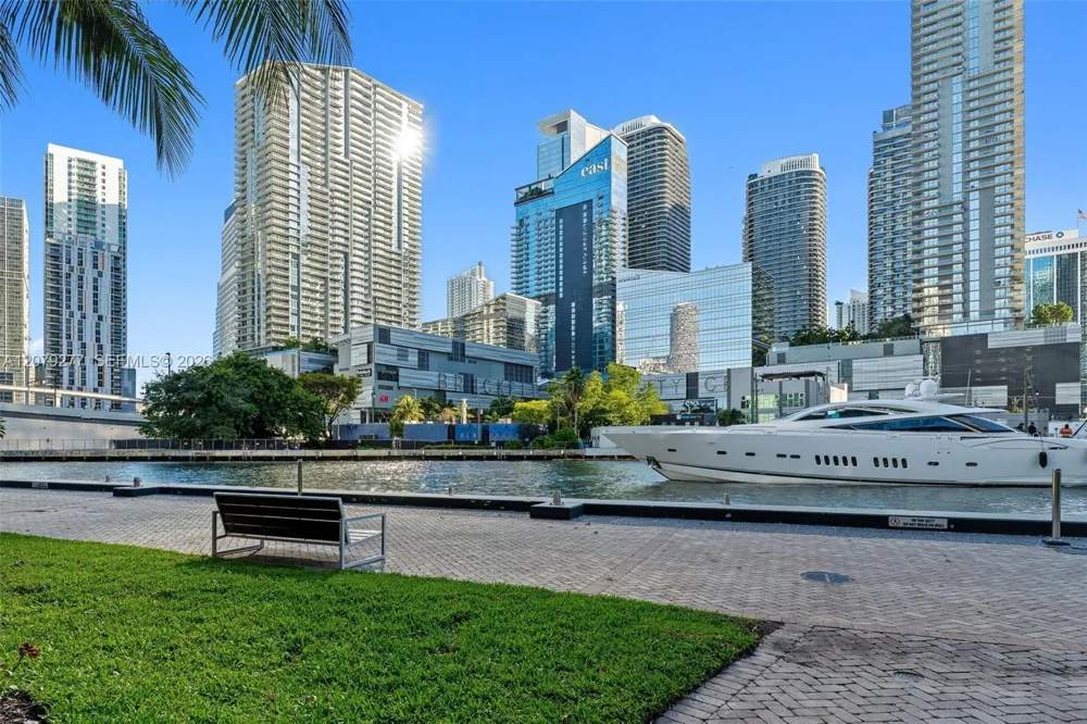 90 SW 3rd St #1506 Miami, FL 33130