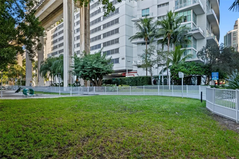 90 SW 3rd St #1506 Miami, FL 33130