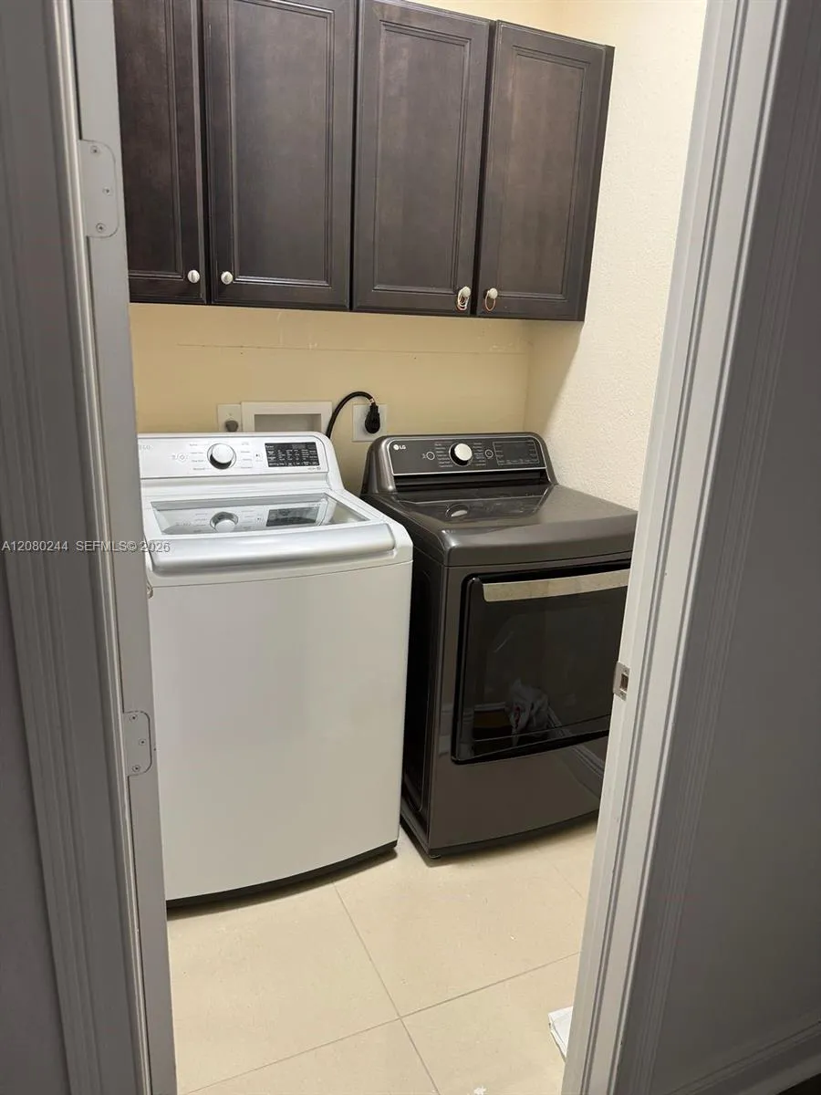 9907 NW 87th Ter Doral, FL 33178
