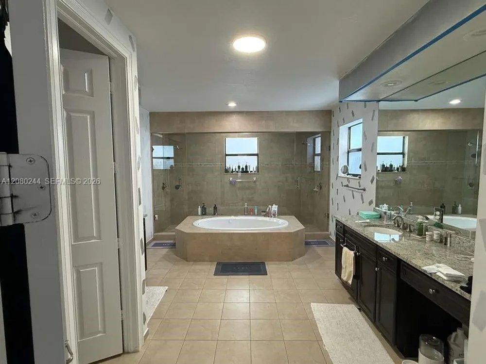 9907 NW 87th Ter Doral, FL 33178