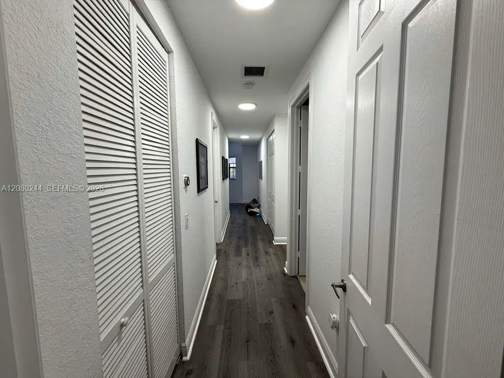9907 NW 87th Ter Doral, FL 33178