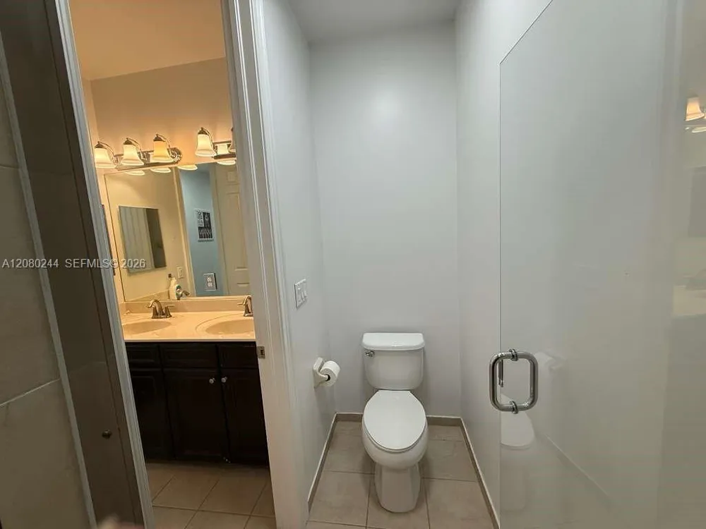 9907 NW 87th Ter Doral, FL 33178