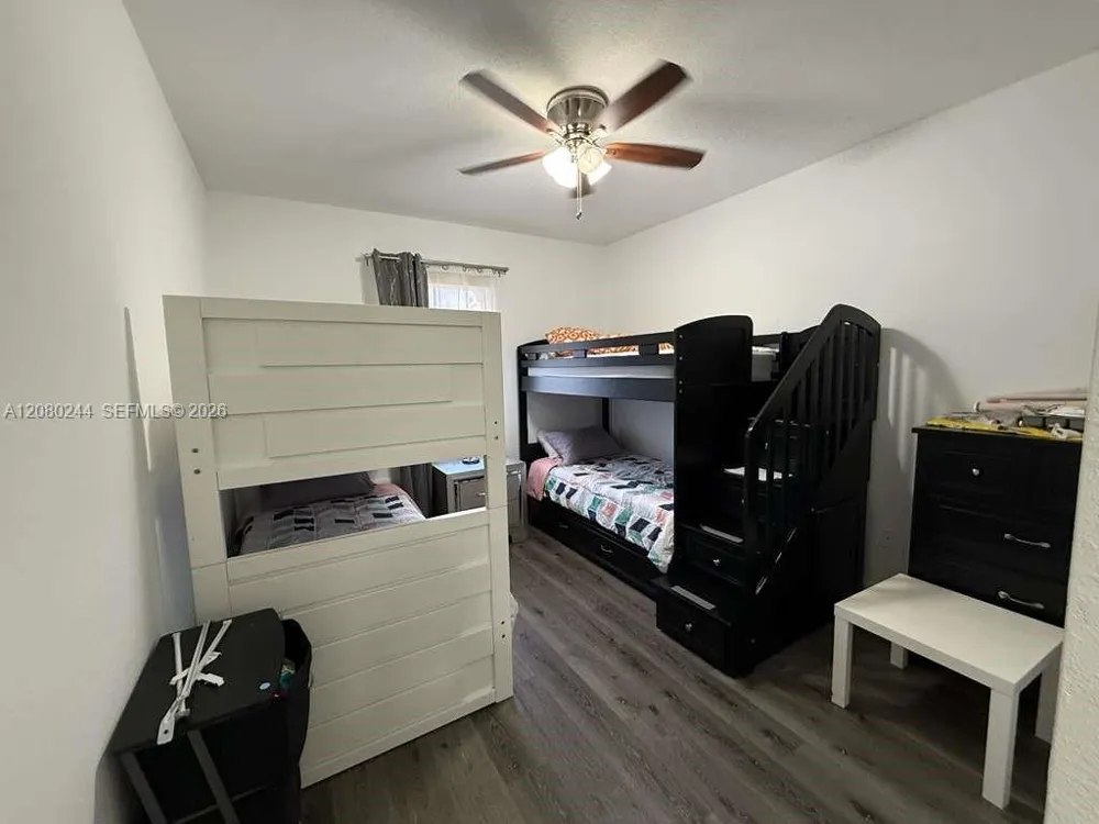 9907 NW 87th Ter Doral, FL 33178