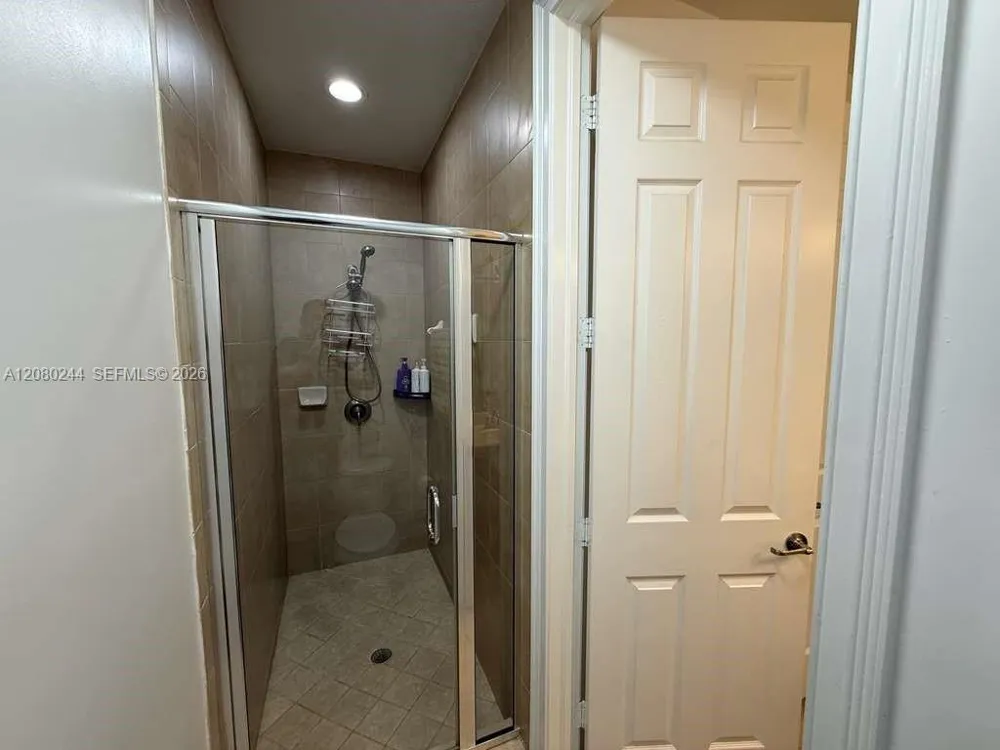 9907 NW 87th Ter Doral, FL 33178