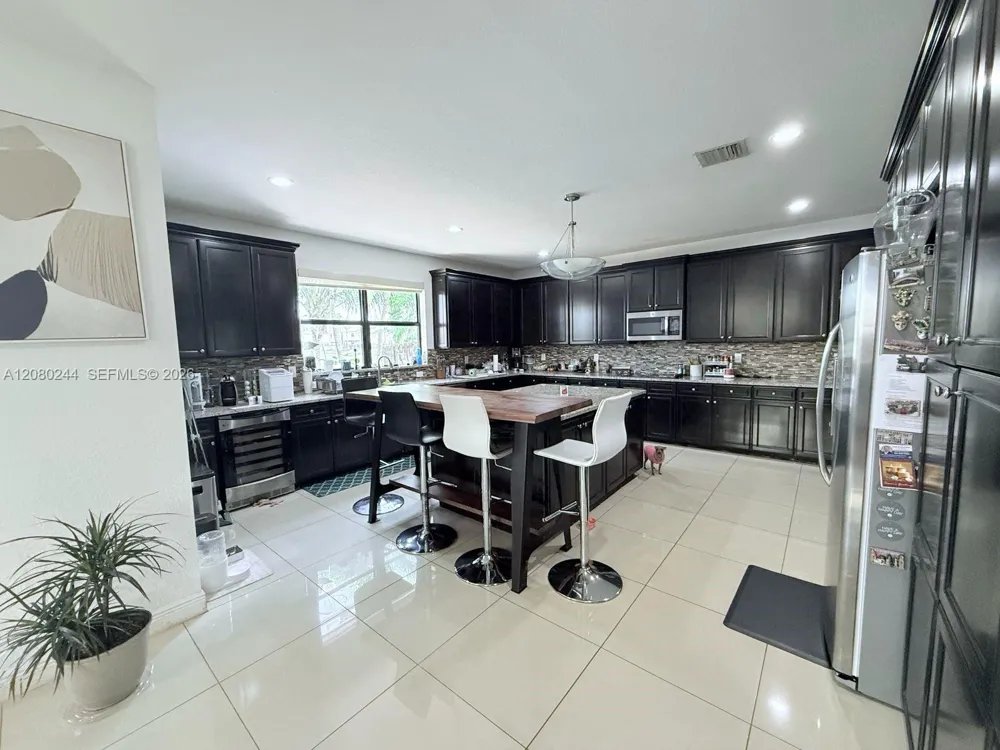 9907 NW 87th Ter Doral, FL 33178