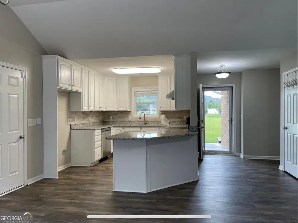 134 Brookstone DR SW Calhoun, GA 30701